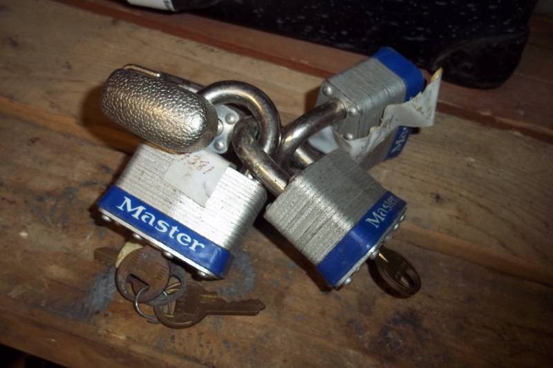 lot 216 image: Set of 4 paddle locks