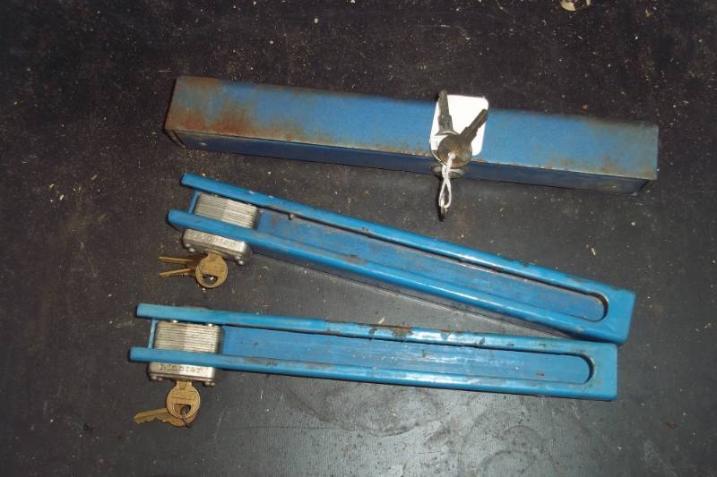 lot 220 image: Set of 3 motor locks
