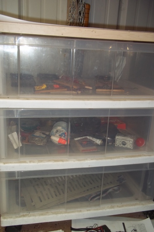 lot 223 image: 3 drawer tote on wheels with contents