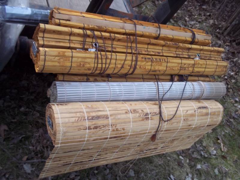 lot 239 image: Lot of wood blinds