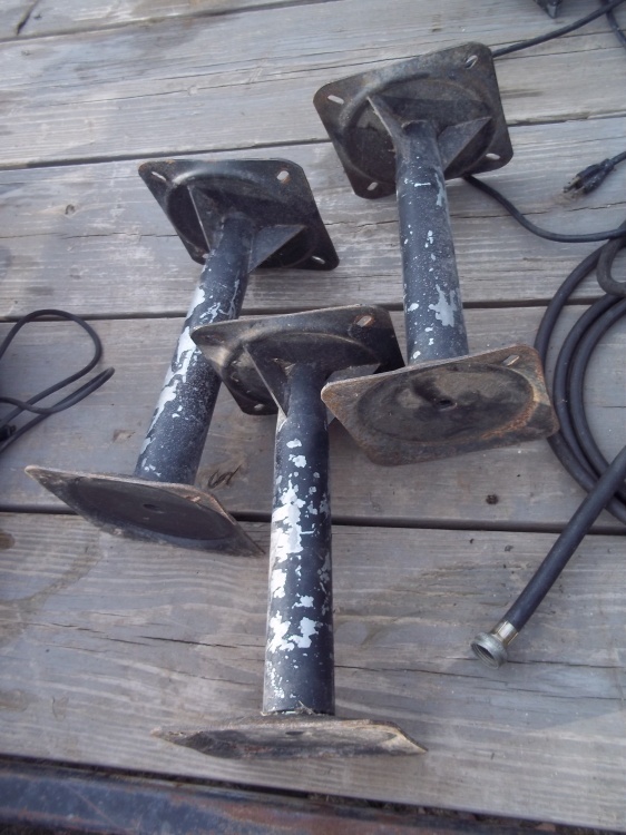 lot 250 image: Lot of 3 boat seat pedestrals