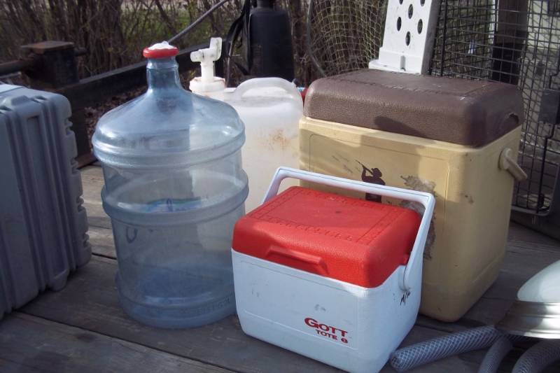 lot 259 image: Lot of 2 coolers and water bottles