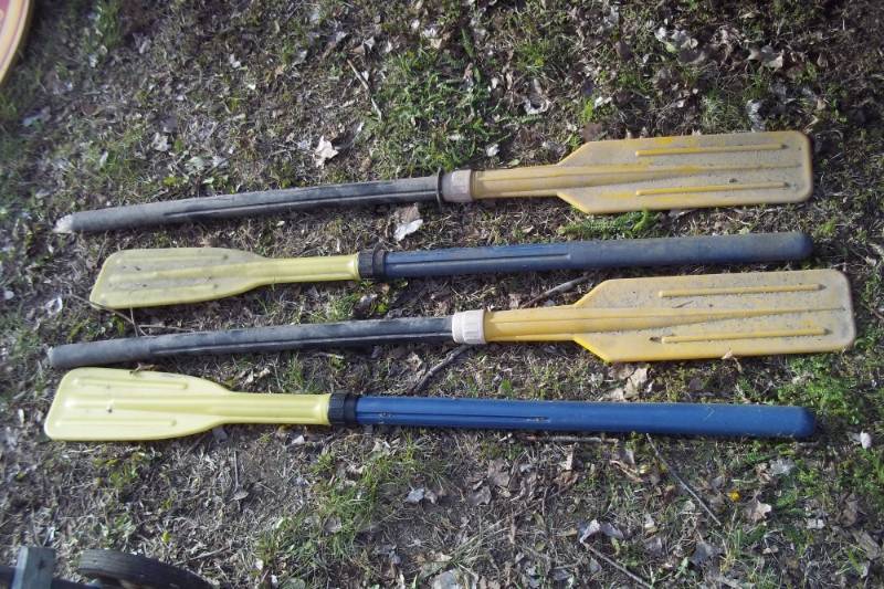 lot 261 image: Lot of 4 paddles