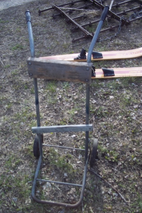 lot 262 image: Boat motor caddy