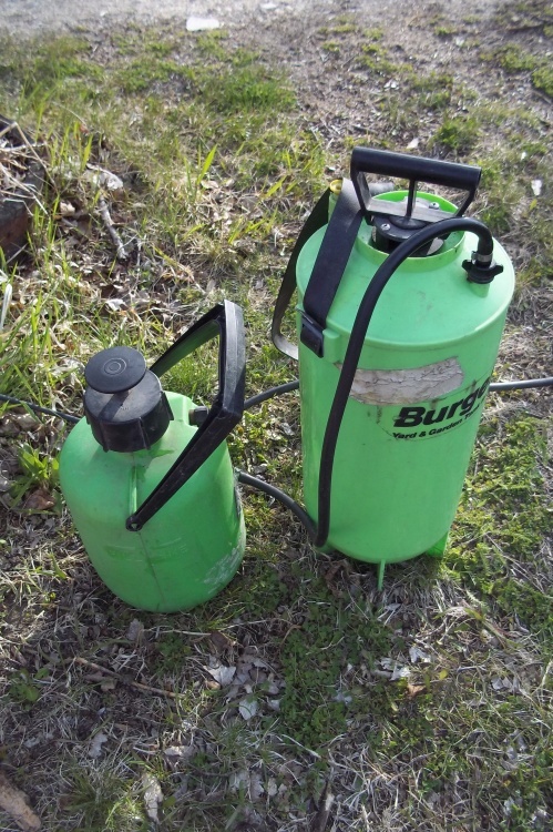 lot 264 image: Pair of green sprayers