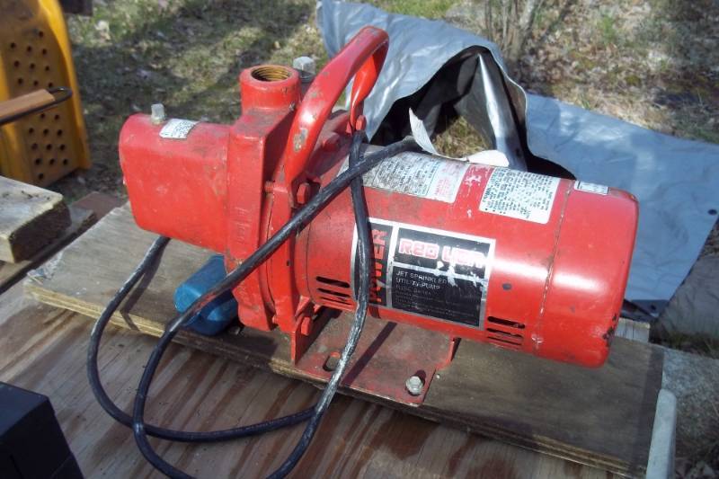 lot 270 image: Jet sprinkler utility pump red