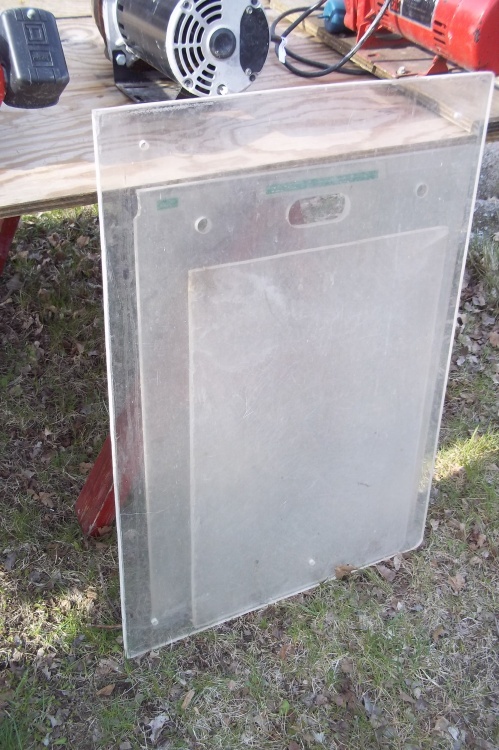 lot 277 image: Lot of 3 plex a glass pieces