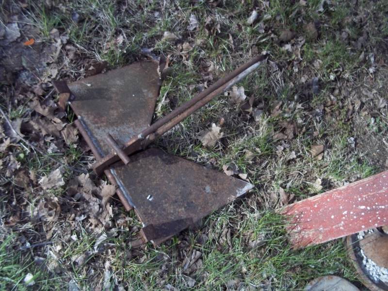 lot 281 image: Boat anchor