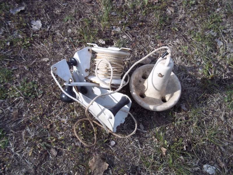 lot 283 image: white anchor with hand crank winch