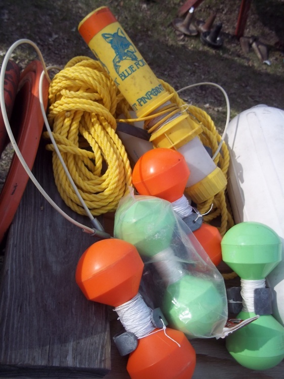 lot 284 image: Lot of buoys and rope