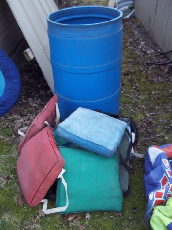 lot 290 image: Lot of seat pads with blue barrel