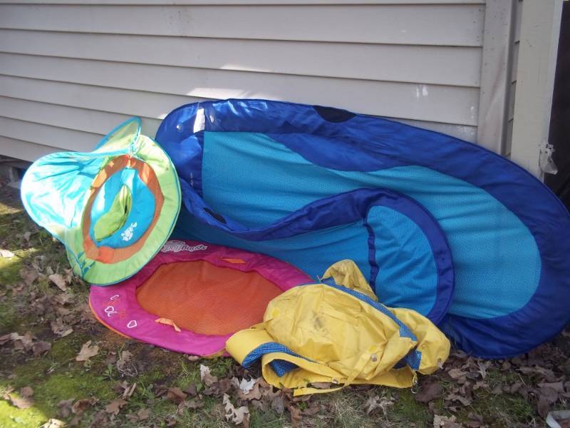 lot 291 image: Lot of floaties