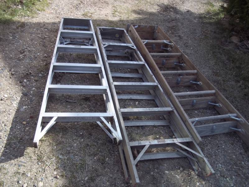lot 301 image: Lot of 3  6 step ladders 1 wood  2 aluminum