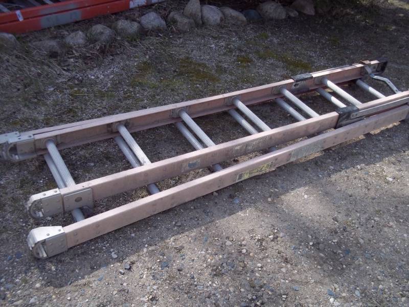 lot 305 image: Warner model 7807 combination extension step ladder
