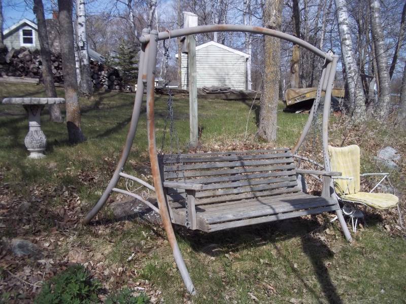 lot 308 image: Lawn swing
