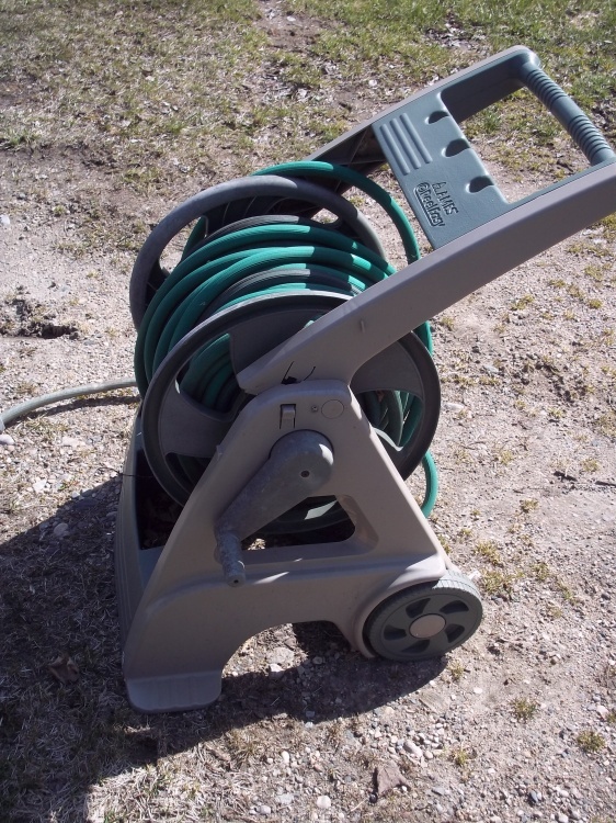 lot 311 image: Garden hose with reel