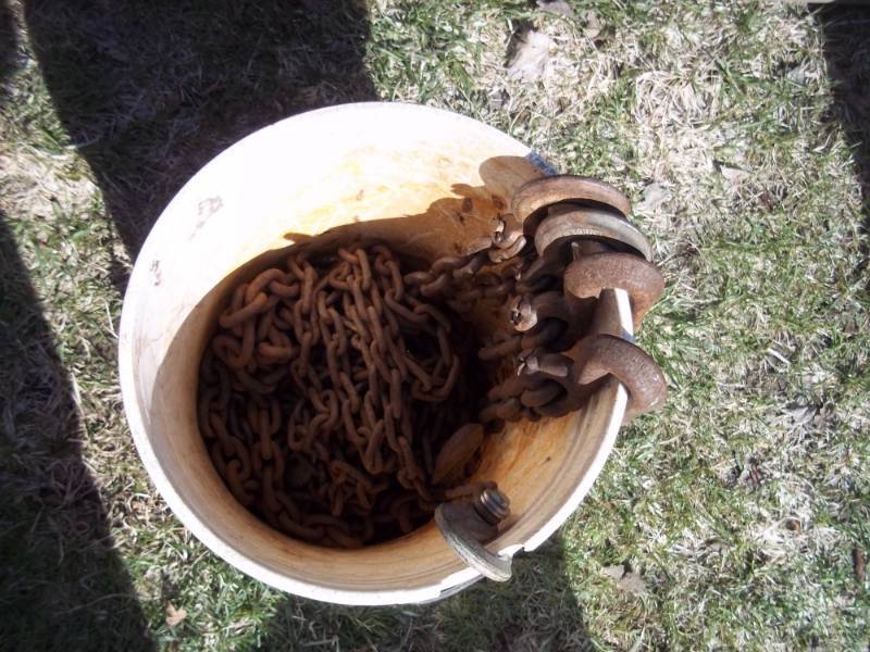 lot 315 image: 5 gallon pail with log chain
