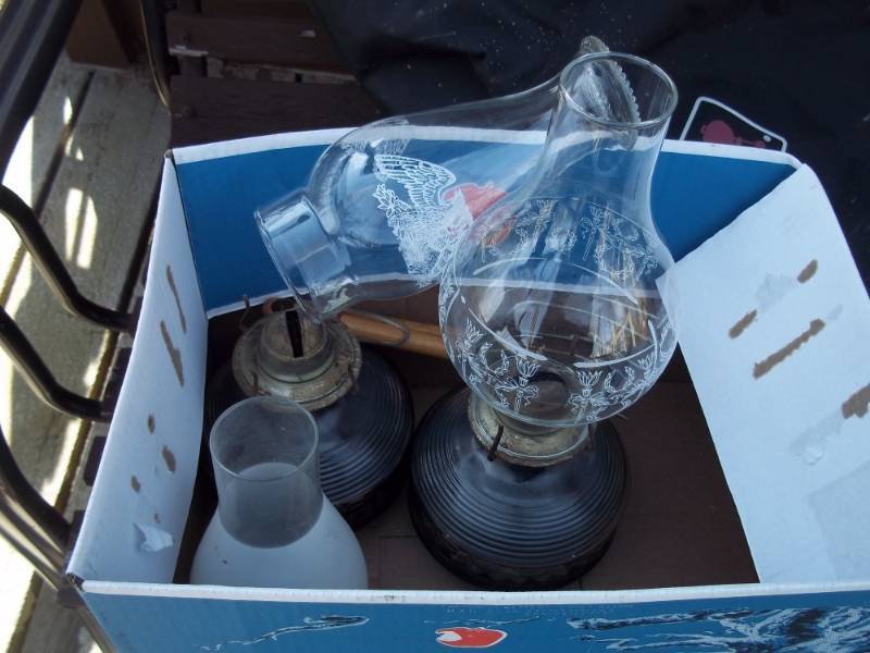 lot 317 image: 2 Kerosene lamps