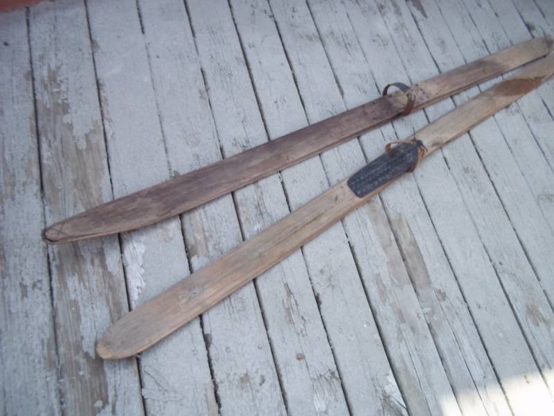 lot 319 image: Pair of Vintage wood snow skis 7 long  Consignor states made in New York Mills