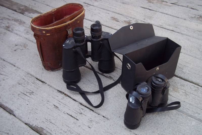 lot 323 image: Pair of Binoculars with cases