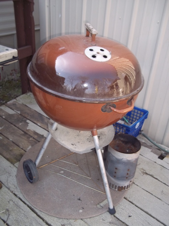 lot 327 image: Charcoal grill with starter pack
