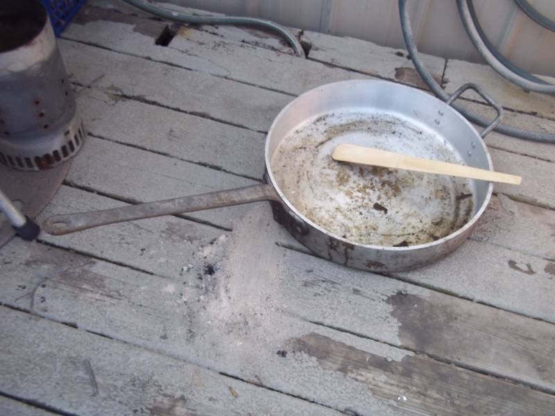 lot 328 image: 18 commerical fry pan