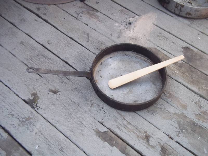 lot 329 image: 14 commercial fry pan