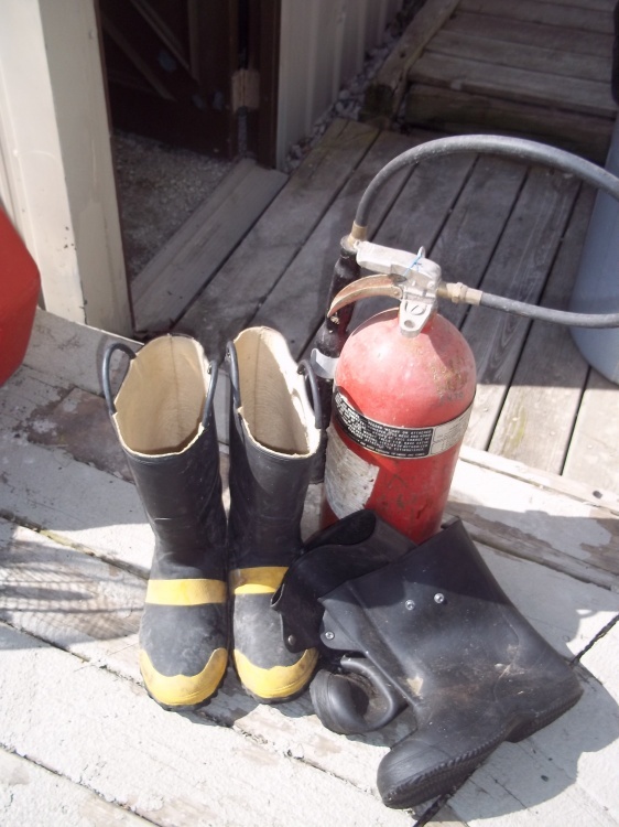 lot 331 image: Fire extension with overshoes