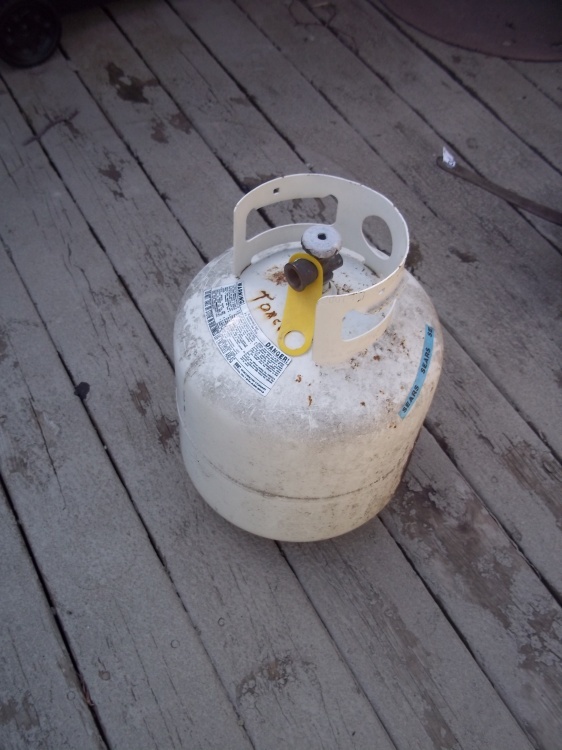lot 333 image: 20 lb propane tank