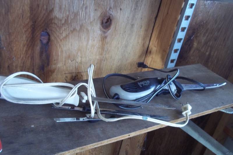 lot 340 image: Pair of electric fish fillet knives