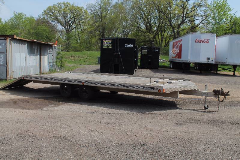 lot 5 image: Snowmobile Trailer