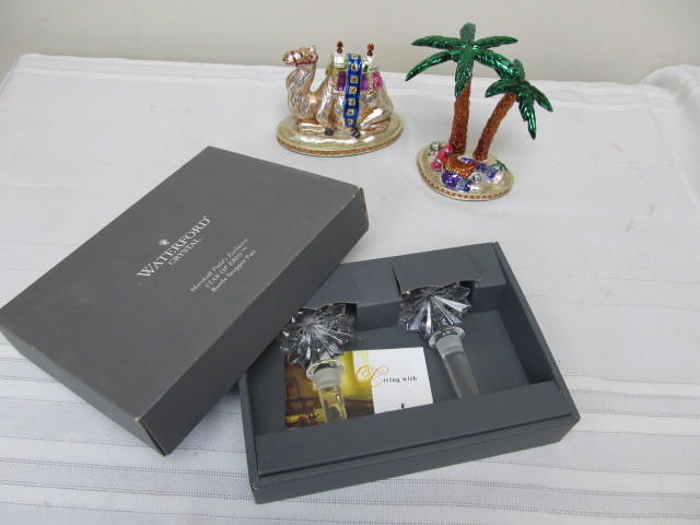 lot 16 image: NIB Waterford Crystal Stopper Set & Christmas Display