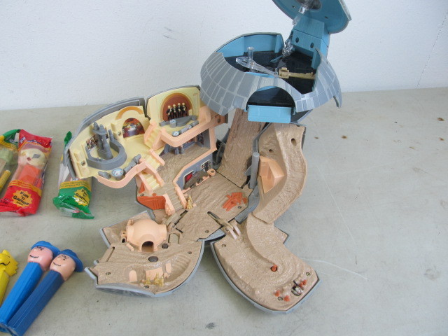 lot 20 image: Star Wars Death Star Toy & Pez Dispensers