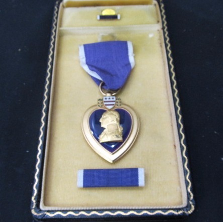 lot 4 image: Original WW2 Military Purple Heart wCase