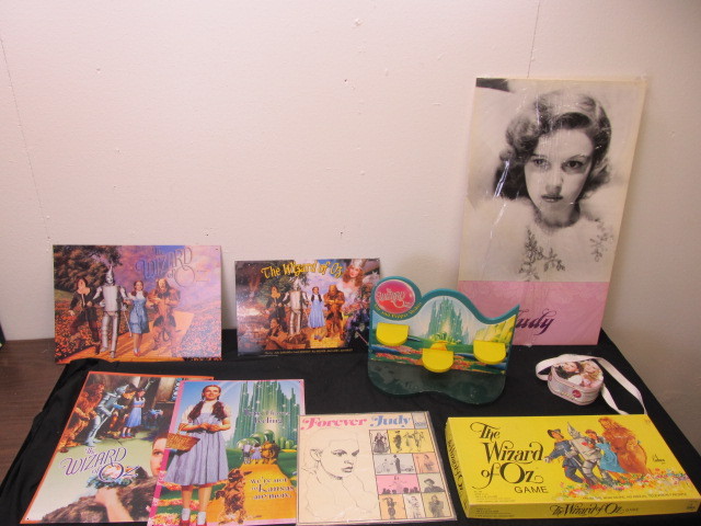 lot 6 image: Wizard of Oz Collectibles Metal Signs etc.
