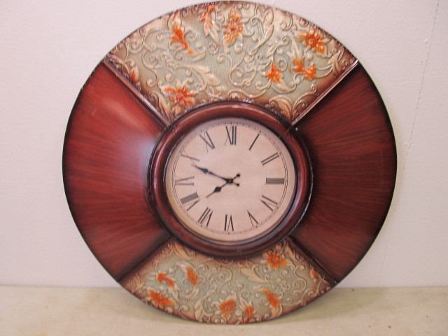 lot 21 image: Large 30 Metal Decorative Wall Clock