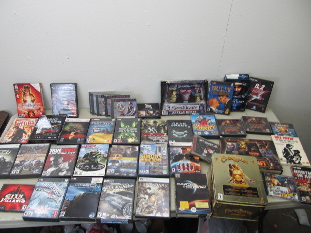 lot 30 image: Large Lot of PC Video Games