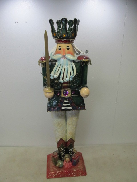 lot 31 image: LARGE Metal King Christmas Statue - 43 Tall