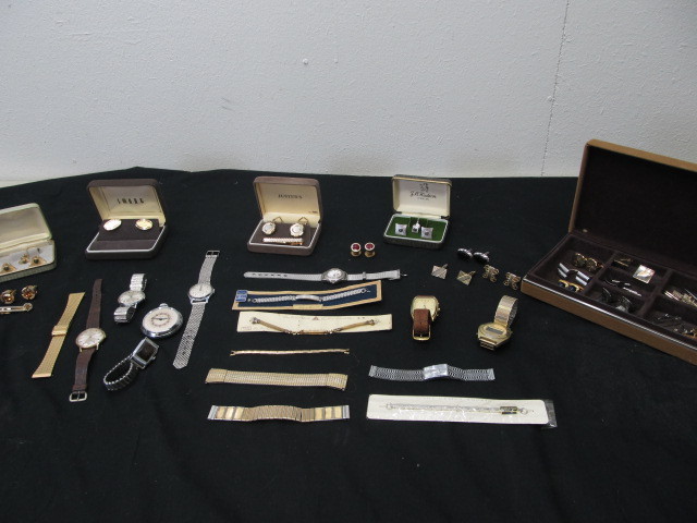 lot 36 image: Estate Lot of Vintage Mens Watches Cufflinks etc.
