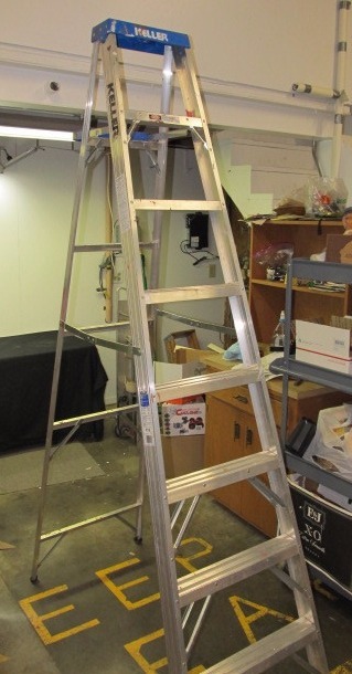 lot 38 image: NICE Keller 8 Aluminum Ladder