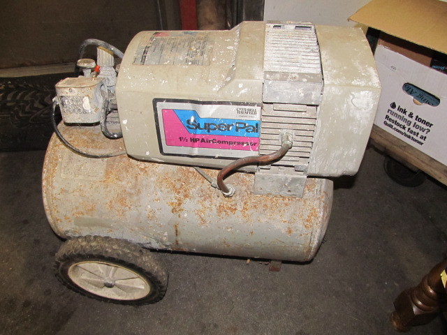 lot 42 image: Working Campbell & Hausfeld Air Compressor