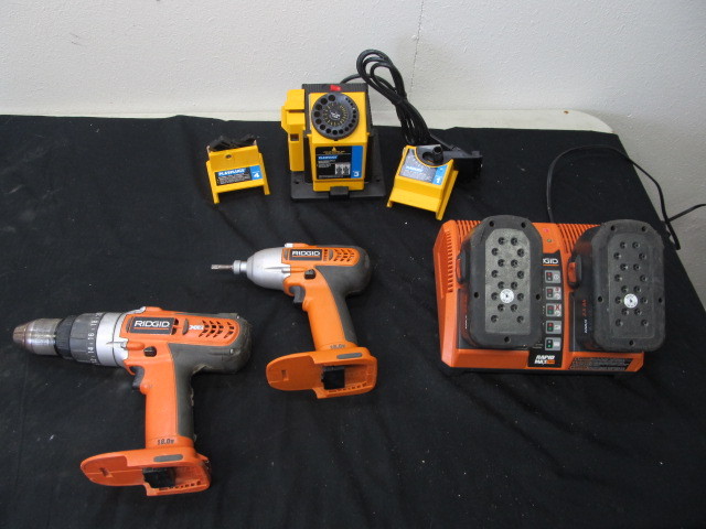 lot 43 image: Working RIDGID Drill Set wBatteries & Charger