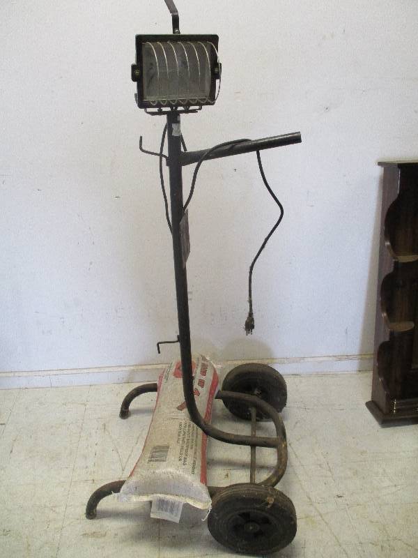 lot 12 image: Portable Work Light