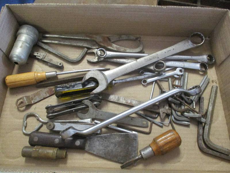 lot 21 image: Miscellaneous Tools