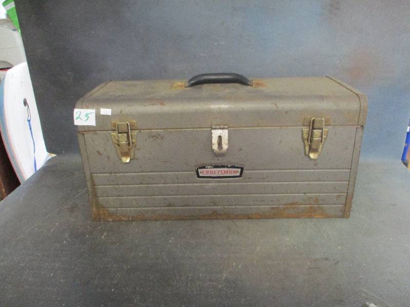 lot 25 image: Craftsman Tool Box