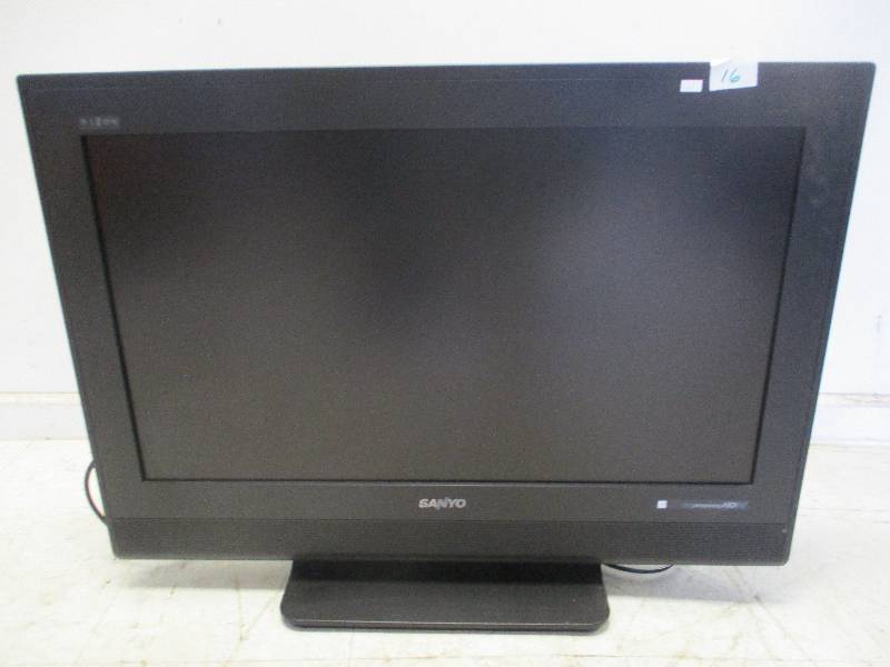 lot 16 image: 32 Sanyo LCD TV