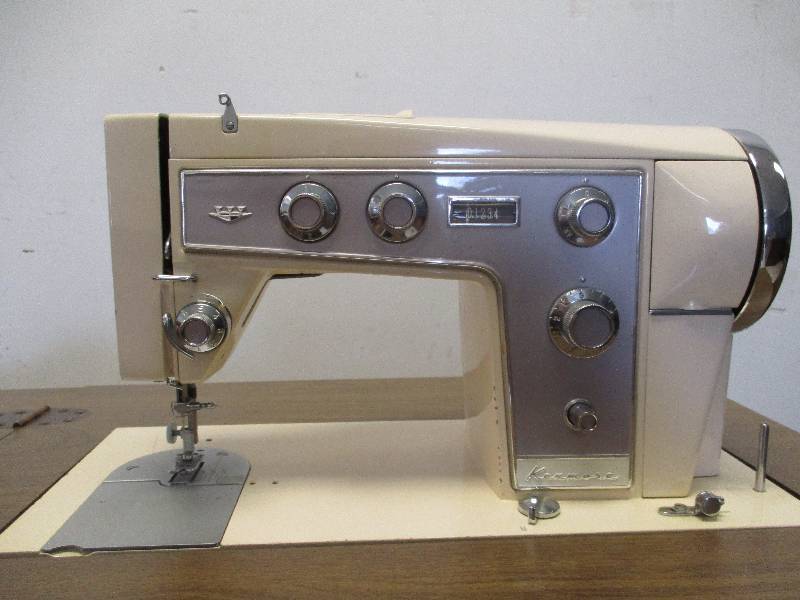 lot 18 image: Sewing Machine and Stand