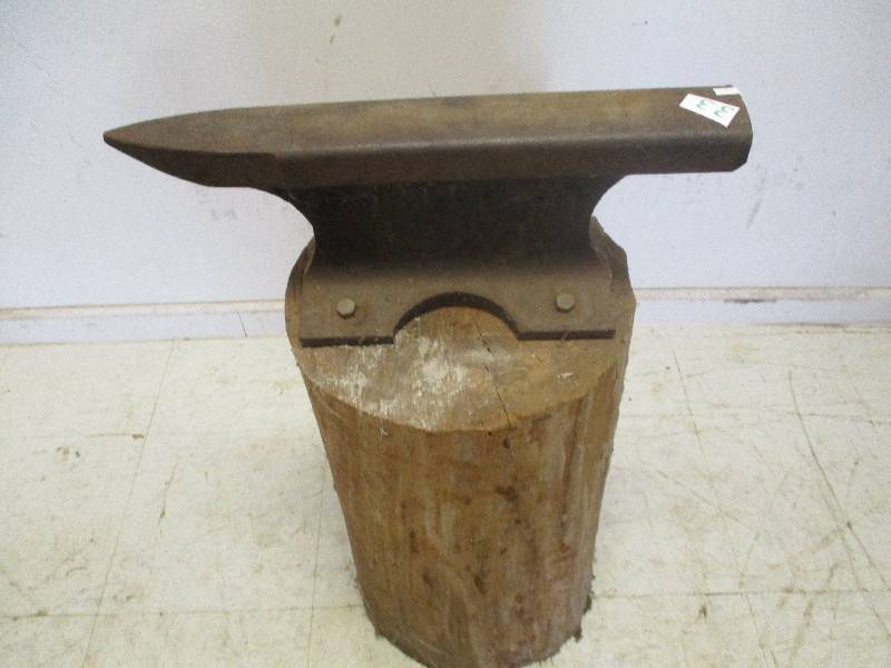 lot 33 image: Anvil