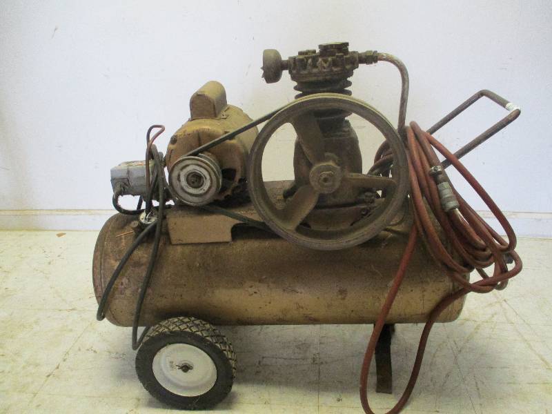 lot 34 image: Riverside Air Compressor