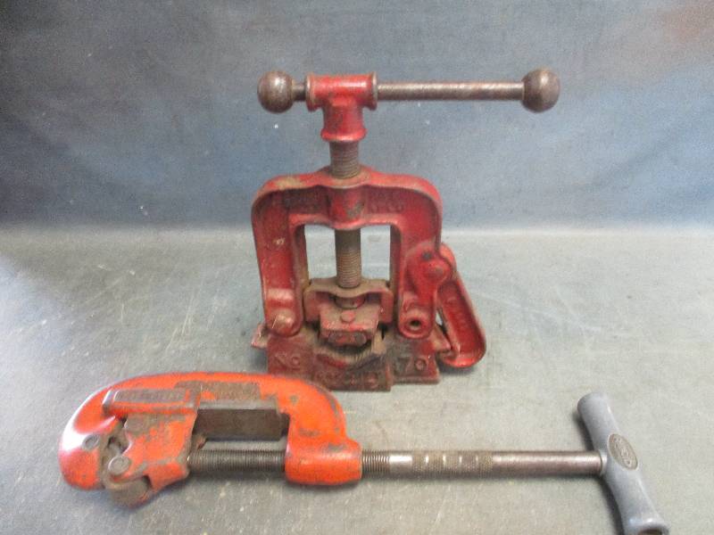 lot 45 image: Pipe Clamp and Pipe Cutter
